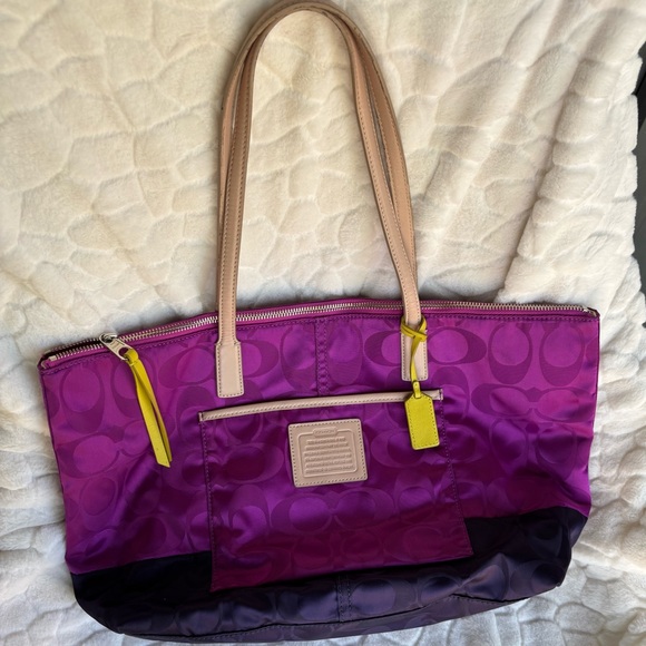 Coach Legacy Weekend East West Zip Top Tote 24865 - Picture 8 of 9